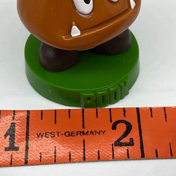 1x Nintendo Super Mario Chess ROOK GOOMBA Game Replacement Part 2009 - Picture 9 of 10